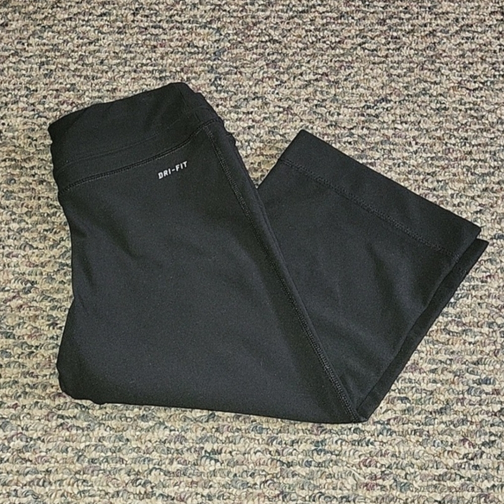 Nike Black Dri-Fit XS Capris